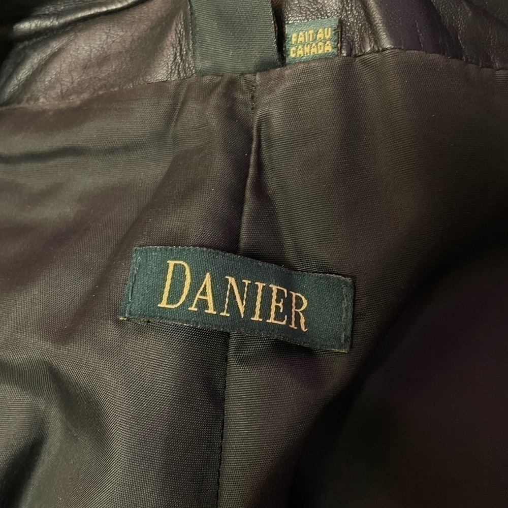 Danier Size 2 Genuine Leather Straight-Leg Pants - Black - Picture 4 of 8